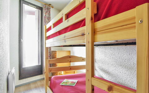 Gentiane: Letto, Camera, Mobilia, Proprietà, Letto A Castello, Ostello, Camera Da Letto, Interior Design, Casa, Costruzione