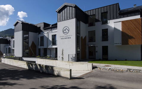 Kalinowa: Nube, Cielo, Acqua, Montagna, Costruzione, Highland, Albero, Corpo D'Acqua, Finestra, Lago