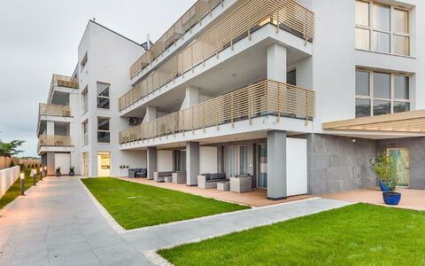 Gea Eco: Nube, Cielo, Acqua, Montagna, Costruzione, Highland, Albero, Corpo D'Acqua, Finestra, Lago