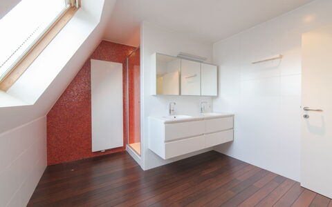 Alaska Beach with Terrace: Proprietà, Cabinetry, Comfort, Interior Design, Legna, Costruzione, Rubinetto, Sala, Pavimento