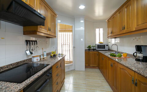 Perlamar 4: Controsoffitto, Cabinetry, Proprietà, Lavandino Della Cucina, Lavello, Costruzione, Cucina Stufa, Cucina, Legna, Elettrodomestico Da Cucina