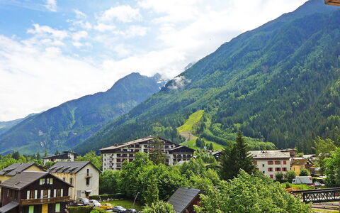 L'Univers: Geografia Montane, Montagna, Paesino Di Montagna, Hill Station, Catena Montuosa, Cittadina, Collina, Highland, Cielo, Insediamento Umano