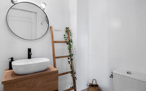 Cullera 60: Pianta, Lavandino Del Bagno, Idraulico Fixture, Rubinetto, Specchio, Costruzione, Interior Design, Comfort, Legna, Bagno