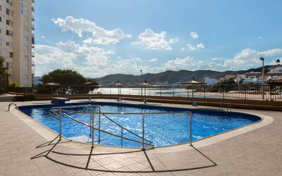 Cullera 60: Acqua, Nube, Cielo, Proprietà, Costruzione, Azzurro, Piscina, Urban Design, Tempo Libero, Albero