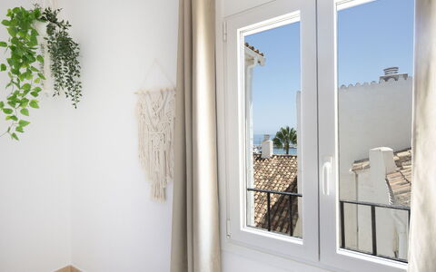 Puerto Banus Opq: Pianta, Finestra, Legna, Architettura, Interior Design, Shade, Pavimento, Pianta Della Casa, Costruzione