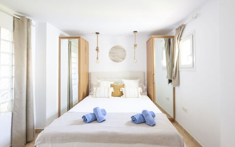 Puerto Banus Opq: Costruzione, Proprietà, Mobilia, Azzurro, Cabinetry, Comfort, Tessile, Tavolo, Legna, Letto