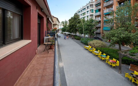 Ancora: Pianta, Costruzione, Finestra, Cielo, Manto Stradale, Infrastruttura, Albero, Asfalto, Fiore, Urban Design