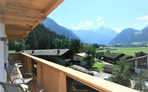 Mayrhofen 350: Cielo, Proprietà, Costruzione, Nube, Montagna, Legna, Albero, Shade, Pianta, Tetto