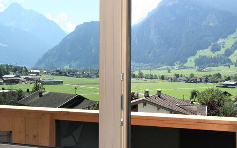 Mayrhofen 350: Cielo, Nube, Giorno, Finestra, Proprietà, Costruzione, Montagna, Ecoregione, Pianta, Shade