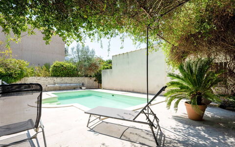 Centre Nyons: Pianta, Costruzione, Vaso Di Fiori, Acqua, Shade, Mobili Da Esterno, Albero, Piscina, Erba, Rettangolo