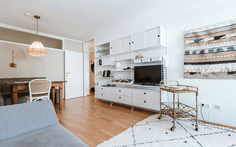 Tauernspirit: Cabinetry, Mobilia, Costruzione, Cucina, Legna, Soggiorno, Scaffalature, Casa, Pavimentazione