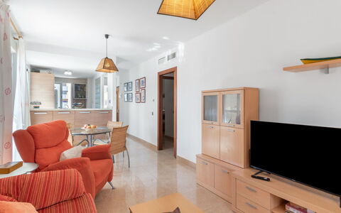 Las Mariposas: Cornice, Proprietà, Mobilia, Tavolo, Divano, Legna, Interior Design, Televisione, Pianta Della Casa, Illuminazione