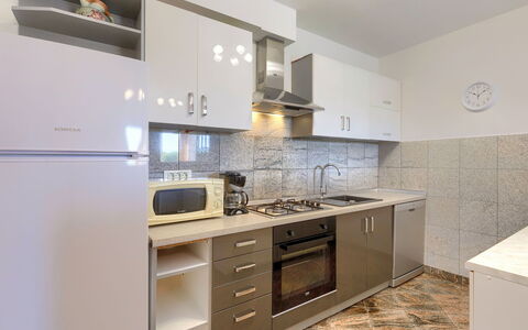Goga: Controsoffitto, Cabinetry, Costruzione, Rubinetto, Lavello, Mobilia, Cucina, Lavandino Della Cucina, Cucina Stufa, Cassetto