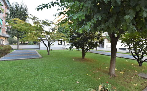 Fra Cristoforo Studio Apartment: Pianta, Costruzione, Botanica, Foglia, Albero, Ramo, Erba, Shade, Manto Stradale, Cielo