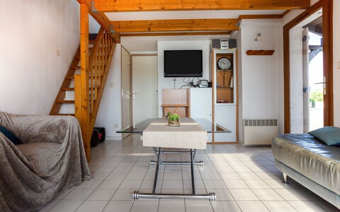 Belle Ile 1: Mobilia, Proprietà, Costruzione, Legna, Comfort, Interior Design, Tavolo, Pavimentazione, Pianta Della Casa, Pavimento