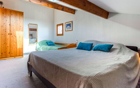 Belle Ile 1: Mobilia, Proprietà, Costruzione, Comfort, Azzurro, Legna, Telaio Del Letto, Letto, Cuscino, Interior Design