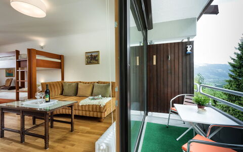 Bad Gastein 110: Tavolo, Mobilia, Costruzione, Proprietà, Pianta, Comfort, Legna, Interior Design, Sedia, Pavimentazione