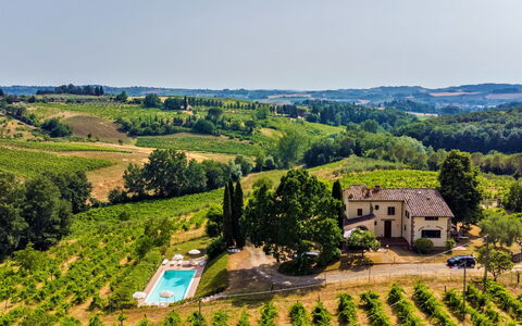 Villa Magna + Dependance: Tavolo, Cielo, Proprietà, Mobilia, Pianta, Sedia, Azzurro, Shade, Interior Design, Architettura