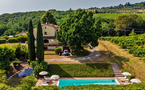 Villa Magna + Dependance: Tavolo, Cielo, Proprietà, Mobilia, Pianta, Sedia, Azzurro, Shade, Interior Design, Architettura