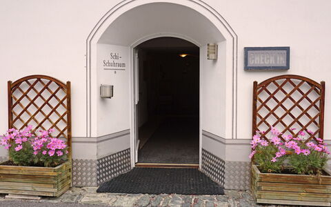 Mathon 500: Pianta, Costruzione, Porta, Fiore, Architettura, Finestra, Vaso Di Fiori, Immobiliare, Tinte E Ombre