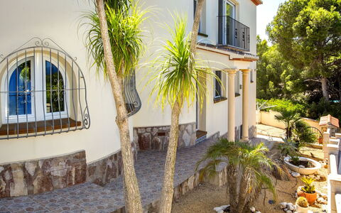 Villa la Tahona: Pianta, Costruzione, Finestra, Albero, Architettura, Arecales, Giallo, Casa, Zona Residenziale, Quartiere