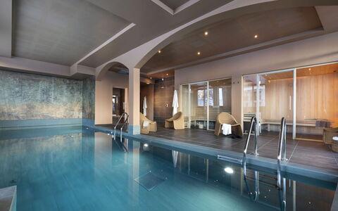Tignes 660: Costruzione, Acqua, Piscina, Architettura, Interior Design, Casa, Tempo Libero, Immobiliare, Soffitto, Cielo