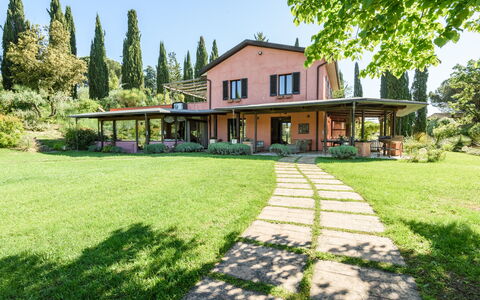 Villa Pancole: Pianta, Cielo, Proprietà, Costruzione, Albero, Paesaggio Naturale, Lotto, Casa, Shade, Finestra