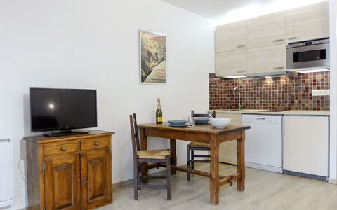Le Pramouny: Mobilia, Camera, Proprietà, Interior Design, Tavolo, Costruzione, Cabinetry, Pavimento, Scrivania, Immobiliare