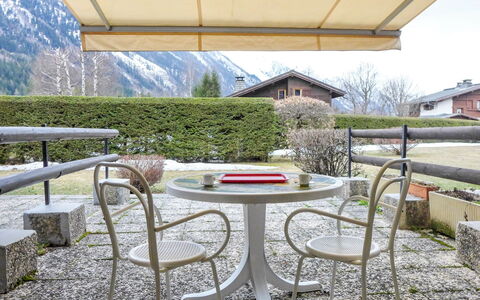 Le Pramouny: Proprietà, Tavolo, Mobilia, Casa, Architettura, Interior Design, Immobiliare, Costruzione, Camera, Casa