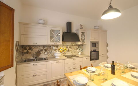 Casa Angela: Mobilia, Interior Design, Pavimentazione, Cucina, Legna, Pavimento, Controsoffitto, Soffitto, Lampada, Camera