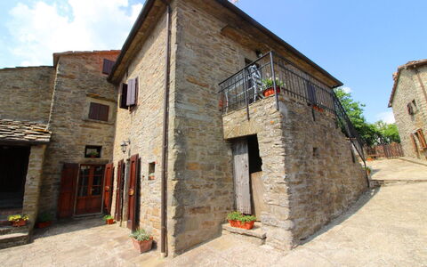 La Casa nel Borgo: Cielo, Proprietà, Finestra, Pianta, Nube, Costruzione, Porta, Casa, Area Rurale, Facciata