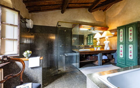 Podere La Torre: Interior Design, Pianta Della Casa, Rubinetto, Legna, Controsoffitto, Idraulico Fixture, Pianta, Finestra, Cucina, Lavello