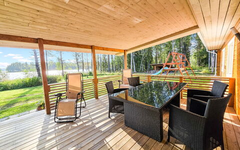 Oravajärven Talo (Ent. Suomela): Legna, Mobilia, Pavimentazione, Pavimento In Legno, Interior Design, Portico, Pavimento, Latifoglie, Sedia, Soffitto