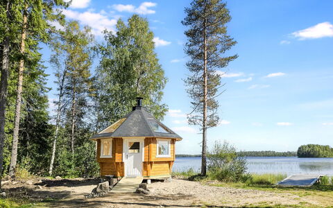 Oravajärven Talo (Ent. Suomela): Albero, Tetto, Villetta, Foresta, Log Cabin, Capanna, Woodland, Larice, Struttura Esterna