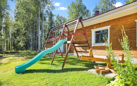 Oravajärven Talo (Ent. Suomela): Legna, Giardino, Backyard, Color Legno, Villetta, Latifoglie, Prato, Edifici Giardino, Cortile, Plank