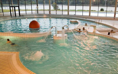 Eppe Sauvage 110: Acqua, Piscina, Corpo D'Acqua, Tempo Libero, Materiale Composito, Ricreazione, Recinzione, Divertimento, Resort Citta ', Giochi D'Acqua
