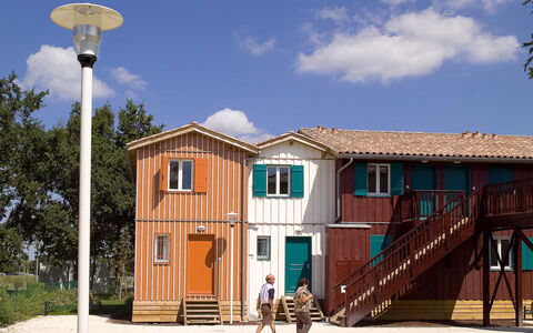 Le Teich 110: Cielo, Nube, Proprietà, Finestra, Albero, Pianta, Costruzione, Street Luce, Zona Residenziale, Immobiliare