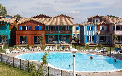 Le Teich 110: Acqua, Pianta, Nube, Cielo, Piscina, Finestra, Costruzione, Albero, Tempo Libero, Casa