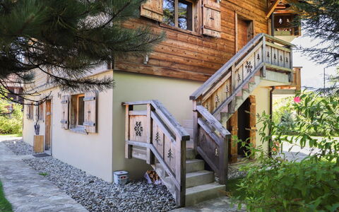 Chalet sans Soucis: Pianta, Costruzione, Proprietà, Finestra, Casa, Le Scale, Architettura, Villetta, Legna
