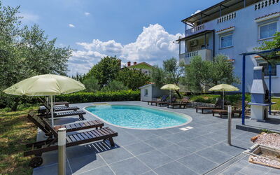 Labin 389: Mobili Da Esterno, Shade, Sedia, Giardino, Landscaping, Cortile, Estate, Cortile, Piscina, Villa