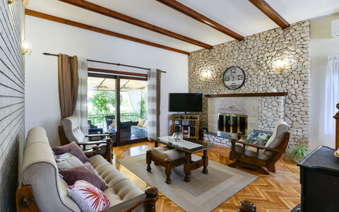 Otavia: Tavolo, Divano, Mobilia, Cornice, Proprietà, Legna, Interior Design, Illuminazione, Soggiorno, Architettura