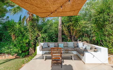 Villa Angelo: Mobilia, Mobili Da Esterno, Shade, Sedia, Giardino, Eco Hotel, Struttura Esterna, Backyard, Landscaping, Cortile