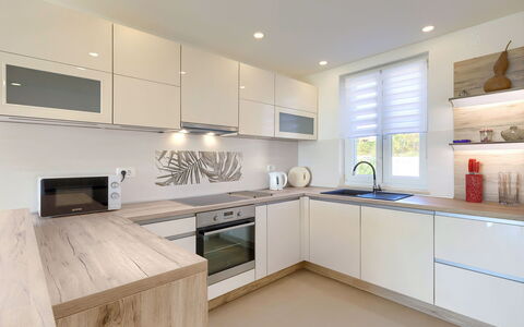 Villa Luna Maris: Mobilia, Proprietà, Cornice, Azzurro, Legna, Illuminazione, Interior Design, Comfort, Pavimento, Pavimentazione