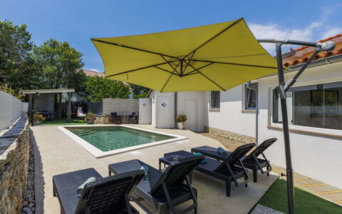 Marija: Piscina, Mobili Da Esterno, Ombrello, Mobilia, Shade, Ricorrere, Materiale Composito, Sedia, Tempo Libero, Eco Hotel
