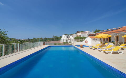 Paderne 608: Acqua, Cielo, Proprietà, Costruzione, Pianta, Azzurro, Piscina, Shade, Architettura, Casa
