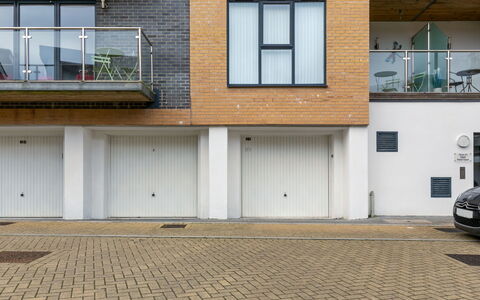 The Saltings: Costruzione, Proprietà, Finestra, Infrastruttura, Asfalto, Manto Stradale, Legna, Architettura, Quartiere, Zona Residenziale