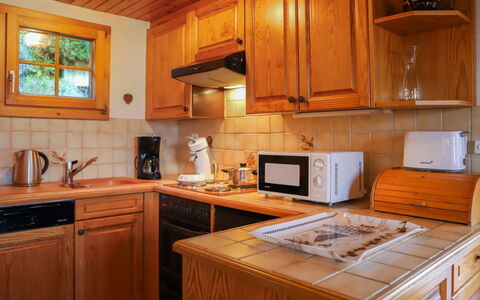 Ushuaia: Cabinetry, Controsoffitto, Proprietà, Mobilia, Lavandino Della Cucina, Elettrodomestico Da Cucina, Legna, Cucina, Elettrodomestico, Lavello