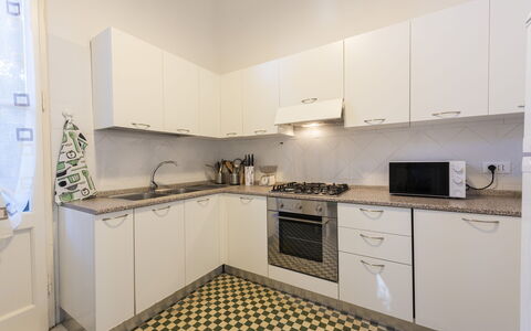 Villa Marconi: Cabinetry, Controsoffitto, Cucina Stufa, Elettrodomestico Da Cucina, Cucina, Lavello, Elettrodomestico, Costruzione, Legna, Interior Design