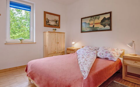 Zagroda Nad Krutynią: Letto, Camera Da Letto, Bedding, Mobilia, Lenzuolo, Interior Design, Legna, Camera, Biancheria, Pavimento