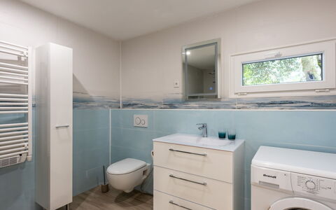 Cottage Etoile de Mer: Lavanderia, Proprietà, Lavatrice, Asciugatrice, Mobiletto Del Bagno, Cabinetry, Specchio, Bagno, Costruzione, Interior Design